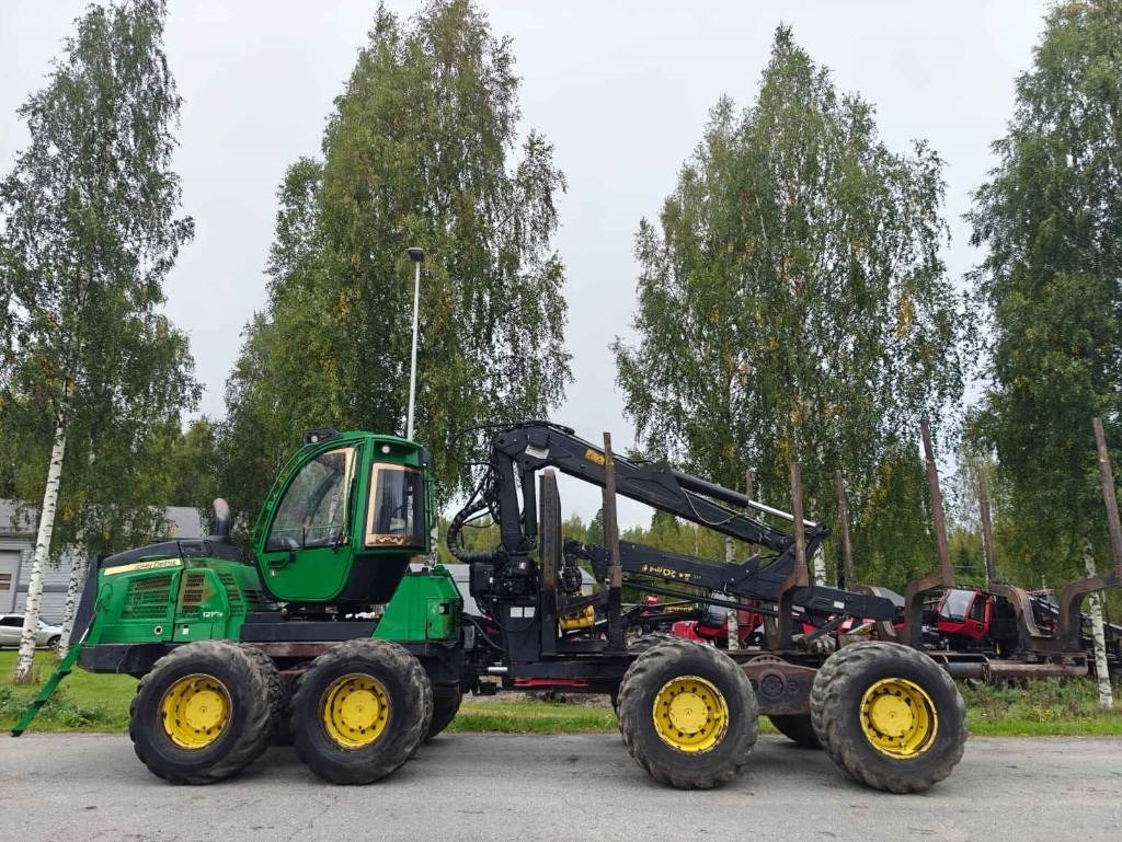 John Deere 1270 E - Harvesteri: kuva John Deere 1270 E - Harvesteri John Deere 1270 E - Harvesteri: kuva John Deere 1270 E - Harvesteri
