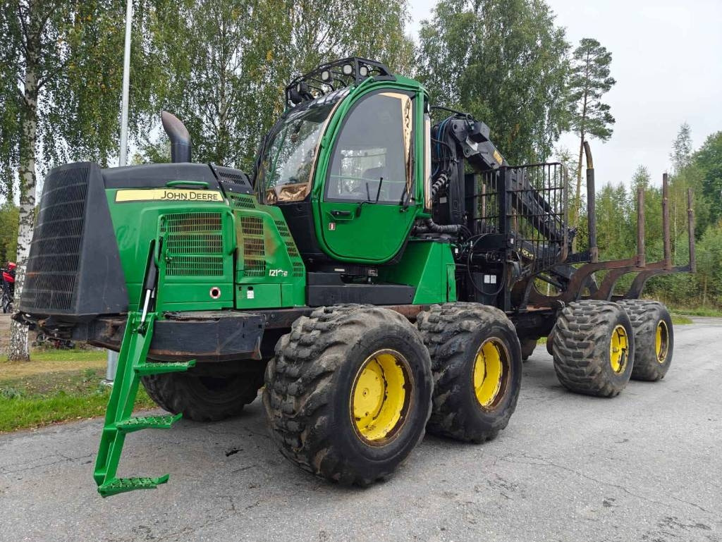 John Deere 1270 E - Harvesteri: kuva John Deere 1270 E - Harvesteri John Deere 1270 E - Harvesteri: kuva John Deere 1270 E - Harvesteri