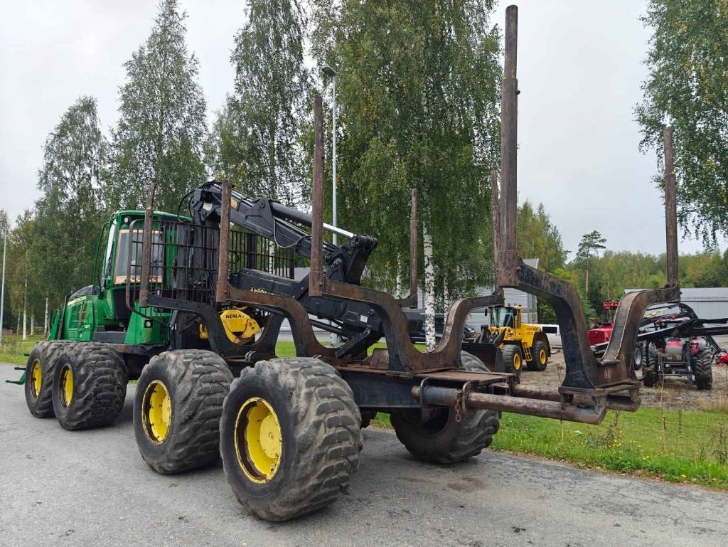 John Deere 1270 E - Harvesteri: kuva John Deere 1270 E - Harvesteri John Deere 1270 E - Harvesteri: kuva John Deere 1270 E - Harvesteri