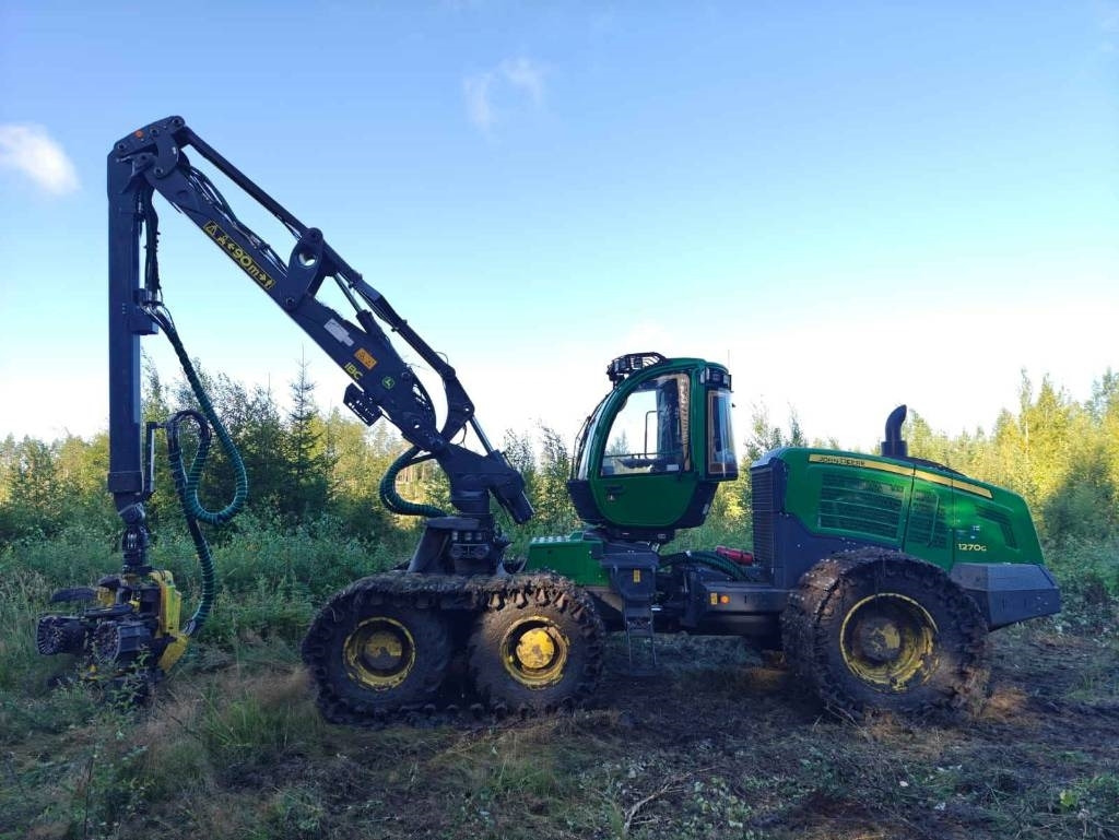 John Deere 1270 G - Harvesteri: kuva John Deere 1270 G - Harvesteri John Deere 1270 G - Harvesteri: kuva John Deere 1270 G - Harvesteri