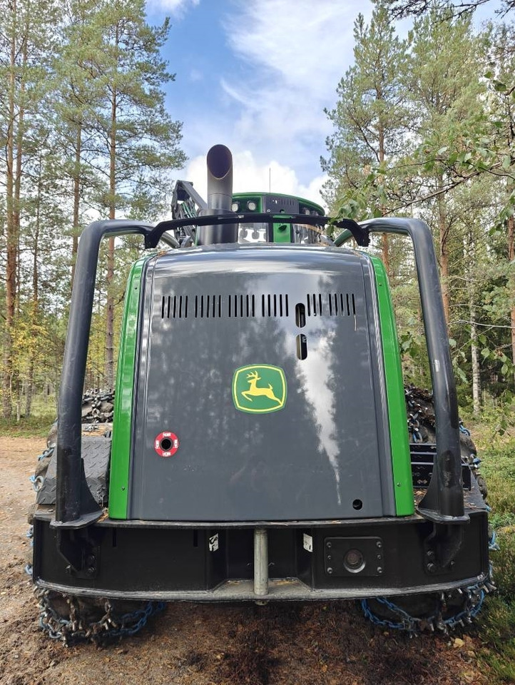 John Deere 1270 G - Harvesteri: kuva John Deere 1270 G - Harvesteri John Deere 1270 G - Harvesteri: kuva John Deere 1270 G - Harvesteri