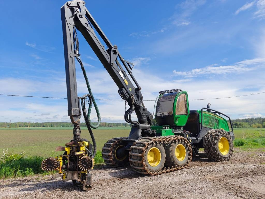 John Deere 1270 G - Harvesteri: kuva John Deere 1270 G - Harvesteri John Deere 1270 G - Harvesteri: kuva John Deere 1270 G - Harvesteri