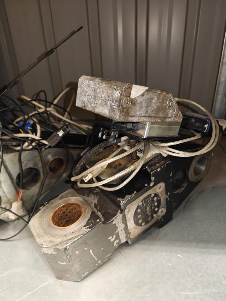 John Deere Bluetooth Scales - Vastapaino: kuva John Deere Bluetooth Scales - Vastapaino John Deere Bluetooth Scales - Vastapaino: kuva John Deere Bluetooth Scales - Vastapaino