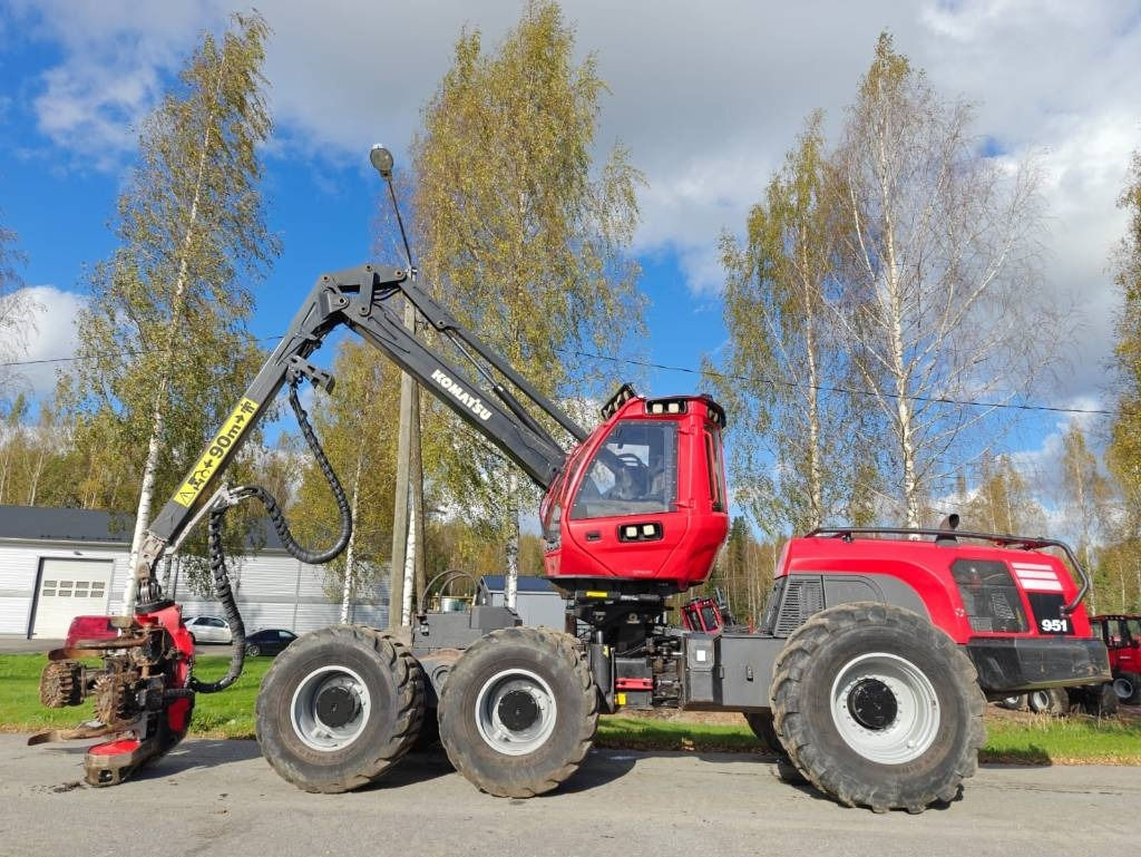 Komatsu 951 - Harvesteri: kuva Komatsu 951 - Harvesteri Komatsu 951 - Harvesteri: kuva Komatsu 951 - Harvesteri