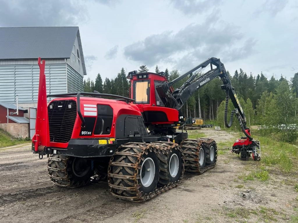 Komatsu 951 XC - Harvesteri: kuva Komatsu 951 XC - Harvesteri Komatsu 951 XC - Harvesteri: kuva Komatsu 951 XC - Harvesteri