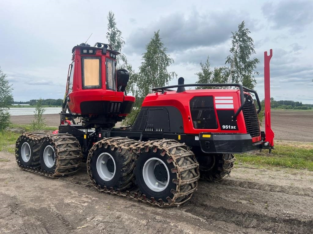 Komatsu 951 XC - Harvesteri: kuva Komatsu 951 XC - Harvesteri Komatsu 951 XC - Harvesteri: kuva Komatsu 951 XC - Harvesteri