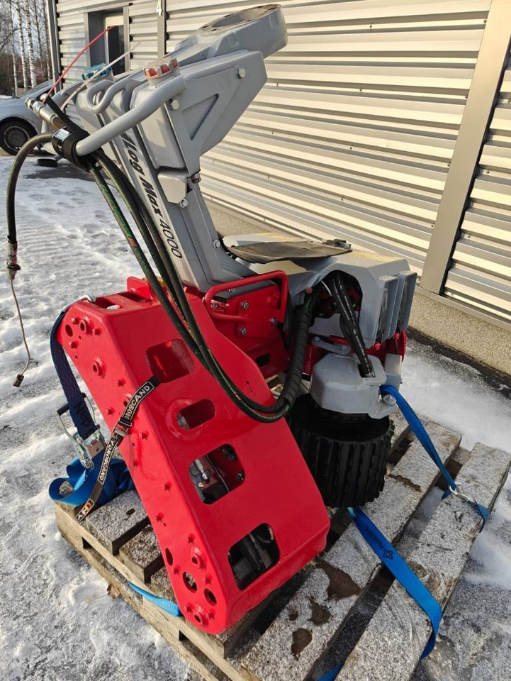 Log Max 4000 B - Harvesteripää: kuva Log Max 4000 B - Harvesteripää Log Max 4000 B - Harvesteripää: kuva Log Max 4000 B - Harvesteripää