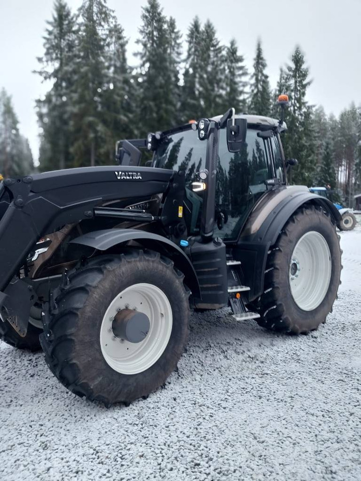 Valtra T 235 - Traktori: kuva Valtra T 235 - Traktori Valtra T 235 - Traktori: kuva Valtra T 235 - Traktori