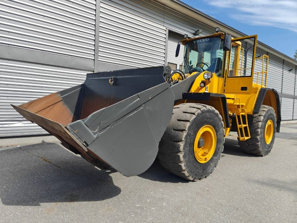 Volvo L 180 E - Pyöräkuormaaja: kuva Volvo L 180 E - Pyöräkuormaaja Volvo L 180 E - Pyöräkuormaaja: kuva Volvo L 180 E - Pyöräkuormaaja