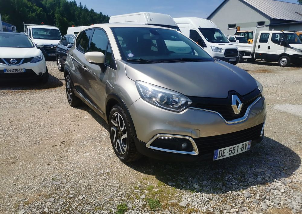 Renault Captur 0.9 Energy TCe Intens - Maasturi/ Katumaasturi: kuva Renault Captur 0.9 Energy TCe Intens - Maasturi/ Katumaasturi Renault Captur 0.9 Energy TCe Intens - Maasturi/ Katumaasturi: kuva Renault Captur 0.9 Energy TCe Intens - Maasturi/ Katumaasturi