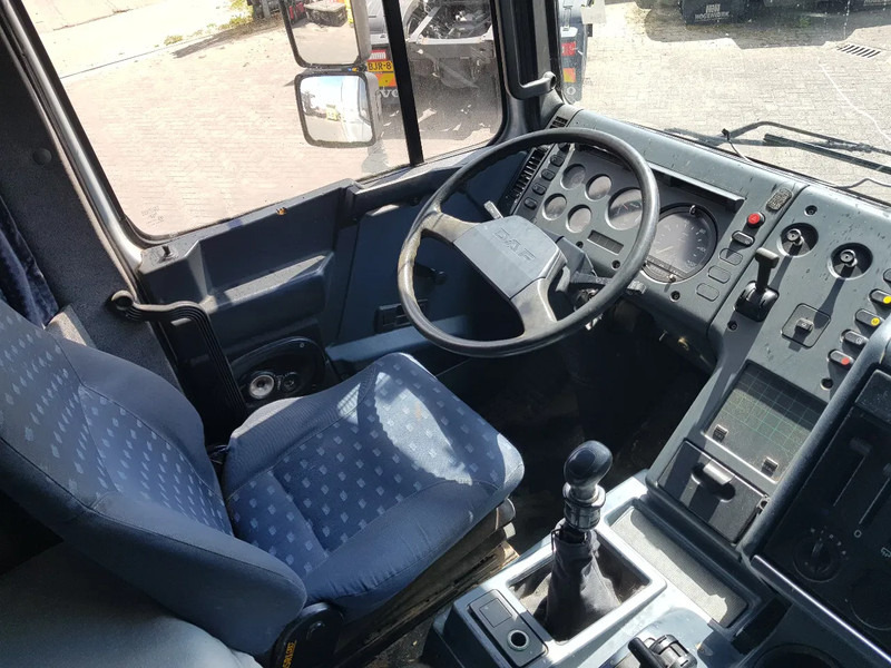 Leasing DAF 95.350 Paardenwagen met zitverblijf 7 paarden 7 horses DAF 95.350 Paardenwagen met zitverblijf 7 paarden 7 horses: kuva Leasing DAF 95.350 Paardenwagen met zitverblijf 7 paarden 7 horses DAF 95.350 Paardenwagen met zitverblijf 7 paarden 7 horses