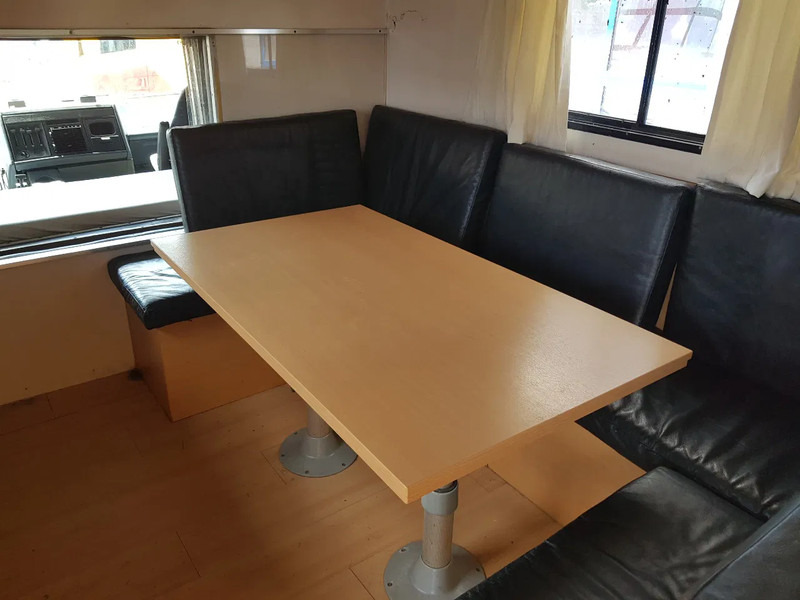 Leasing DAF 95.350 Paardenwagen met zitverblijf 7 paarden 7 horses DAF 95.350 Paardenwagen met zitverblijf 7 paarden 7 horses: kuva Leasing DAF 95.350 Paardenwagen met zitverblijf 7 paarden 7 horses DAF 95.350 Paardenwagen met zitverblijf 7 paarden 7 horses