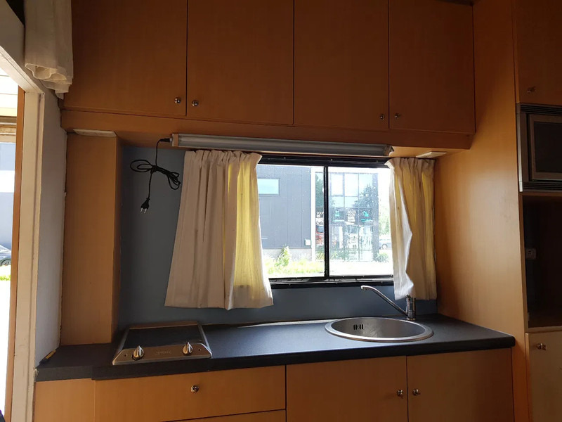 Leasing DAF 95.350 Paardenwagen met zitverblijf 7 paarden 7 horses DAF 95.350 Paardenwagen met zitverblijf 7 paarden 7 horses: kuva Leasing DAF 95.350 Paardenwagen met zitverblijf 7 paarden 7 horses DAF 95.350 Paardenwagen met zitverblijf 7 paarden 7 horses