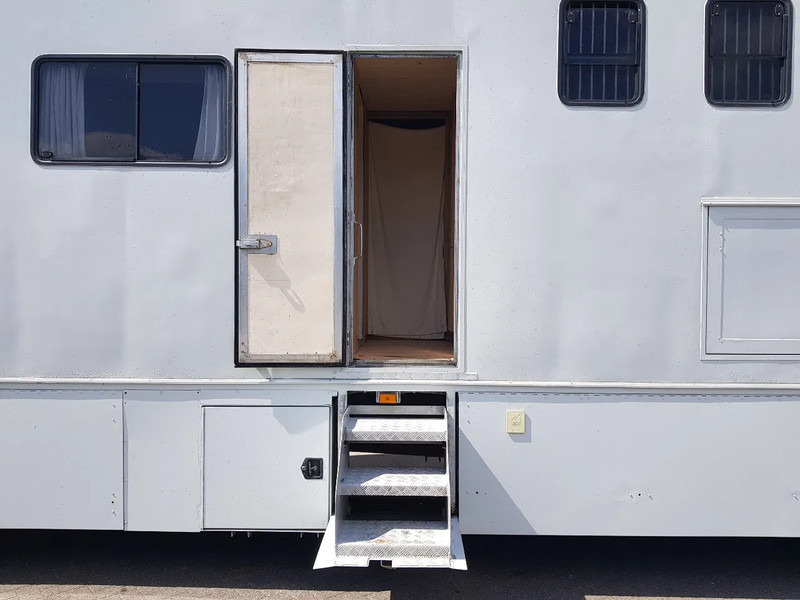 Leasing DAF 95.350 Paardenwagen met zitverblijf 7 paarden 7 horses DAF 95.350 Paardenwagen met zitverblijf 7 paarden 7 horses: kuva Leasing DAF 95.350 Paardenwagen met zitverblijf 7 paarden 7 horses DAF 95.350 Paardenwagen met zitverblijf 7 paarden 7 horses