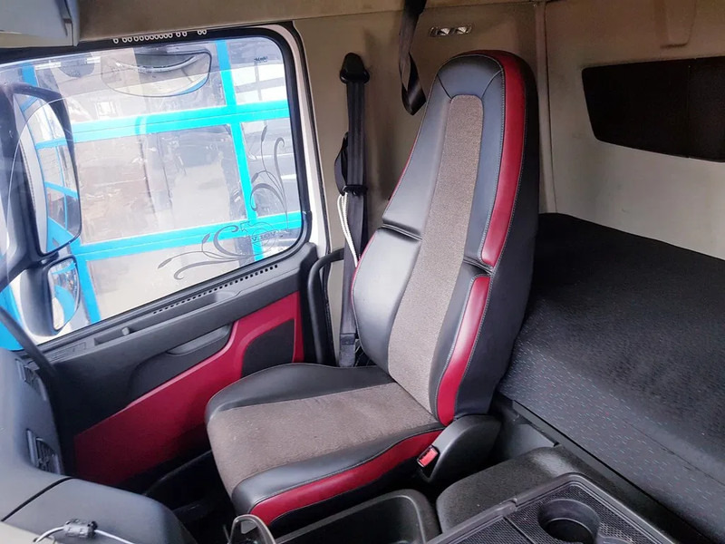 Vetopöytäauto Volvo FM 380 ADR EX/II EX/III FL AT Hydrauliek Euro 6: kuva Vetopöytäauto Volvo FM 380 ADR EX/II EX/III FL AT Hydrauliek Euro 6