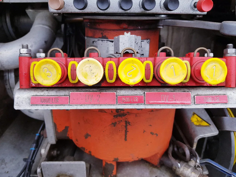 Säiliöauto Volvo FM 9.340 Fuel 21.400 Liter 3 Comp Euro 3: kuva Säiliöauto Volvo FM 9.340 Fuel 21.400 Liter 3 Comp Euro 3