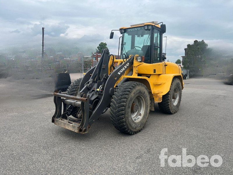 Volvo L40B - Pyöräkuormaaja: kuva Volvo L40B - Pyöräkuormaaja Volvo L40B - Pyöräkuormaaja: kuva Volvo L40B - Pyöräkuormaaja