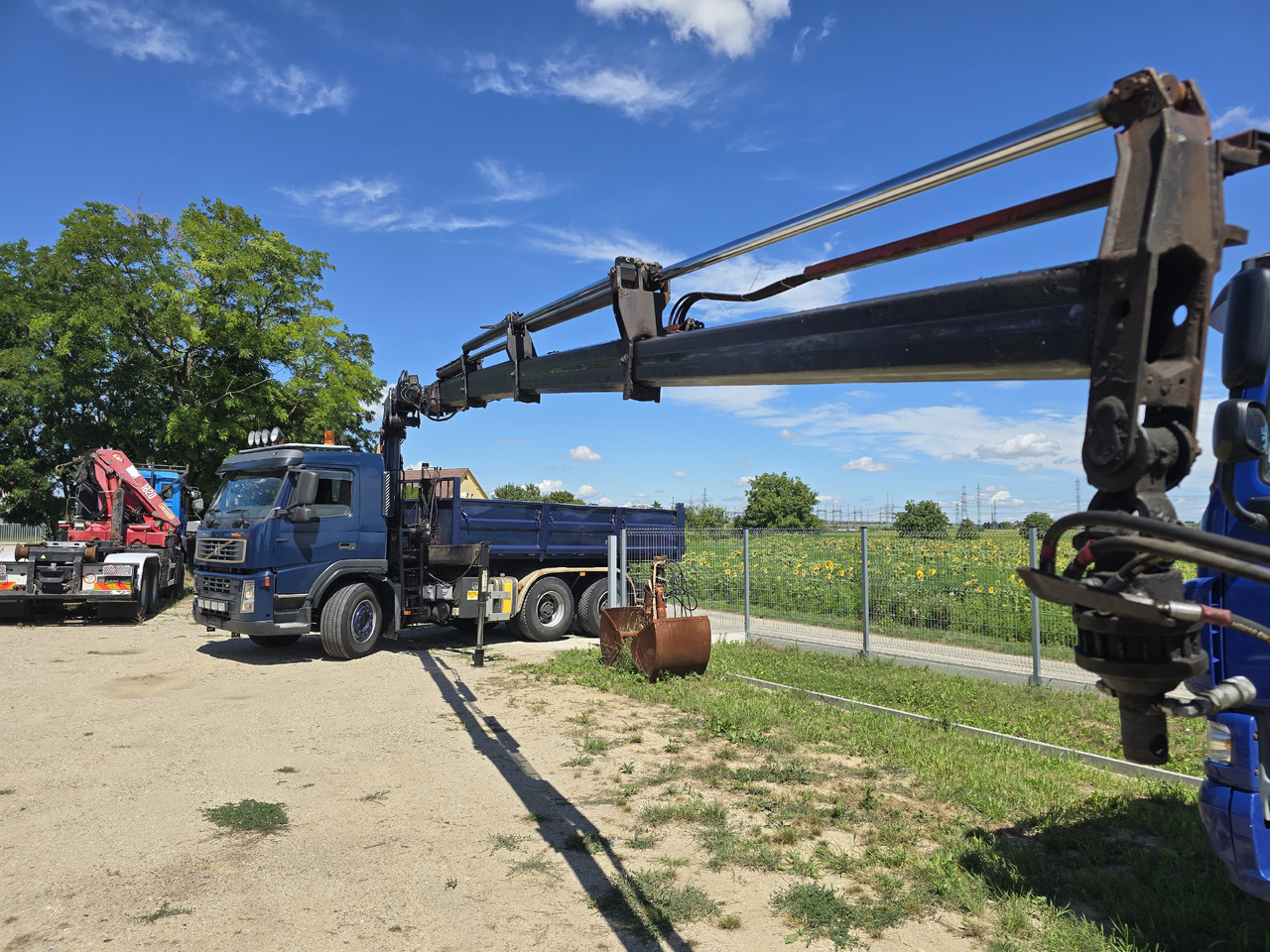 VOLVO FM 420 6X4 / KIPPER / CRANE HMF 1823 K4 - Kippiauto kuorma-auto, Nosturiauto: kuva VOLVO FM 420 6X4 / KIPPER / CRANE HMF 1823 K4 - Kippiauto kuorma-auto, Nosturiauto VOLVO FM 420 6X4 / KIPPER / CRANE HMF 1823 K4 - Kippiauto kuorma-auto, Nosturiauto: kuva VOLVO FM 420 6X4 / KIPPER / CRANE HMF 1823 K4 - Kippiauto kuorma-auto, Nosturiauto