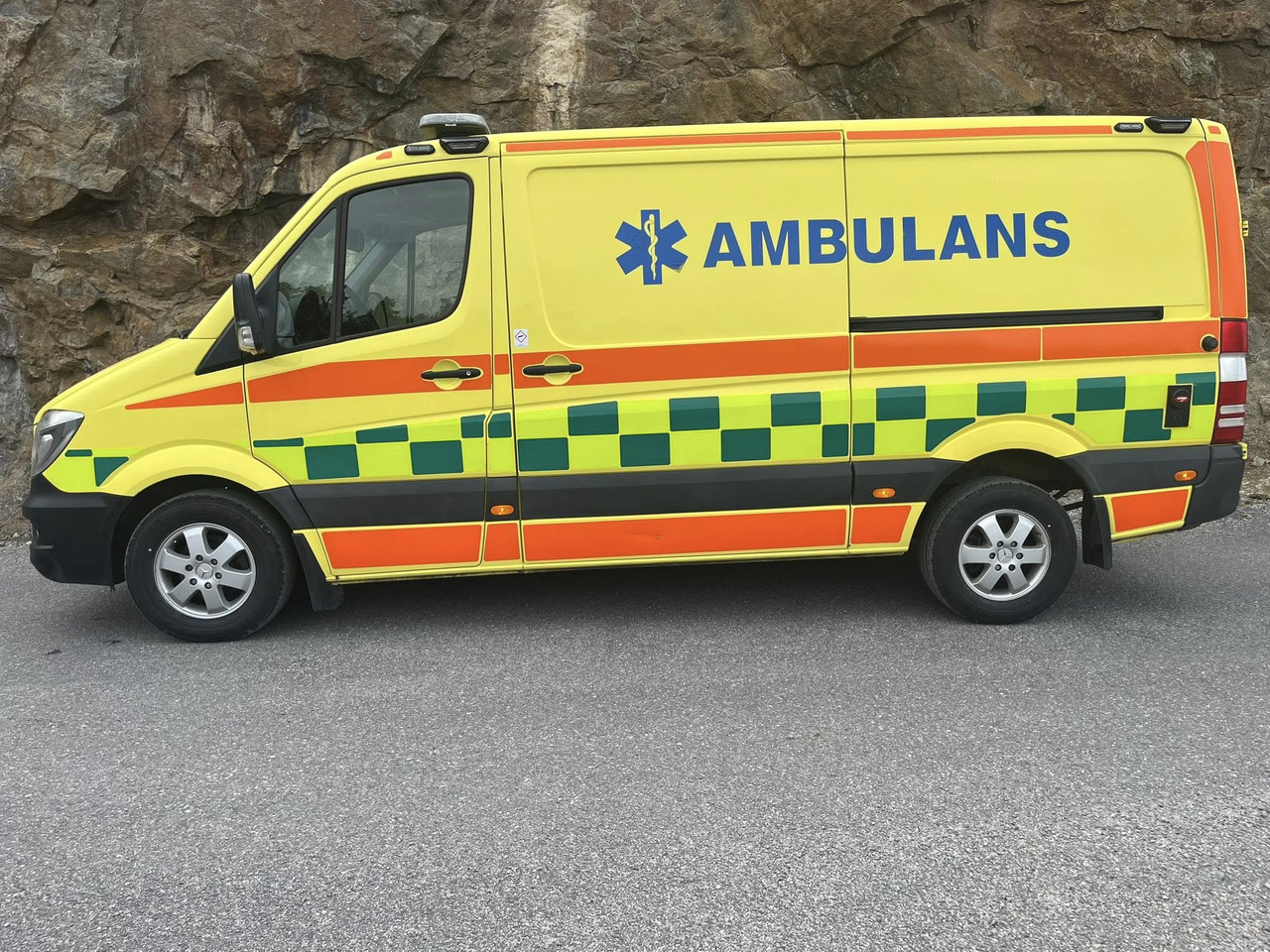 MERCEDES-BENZ Sprinter 319 - AMBULANCE - RESERVERAD !! - Ambulanssi: kuva MERCEDES-BENZ Sprinter 319 - AMBULANCE - RESERVERAD !! - Ambulanssi MERCEDES-BENZ Sprinter 319 - AMBULANCE - RESERVERAD !! - Ambulanssi: kuva MERCEDES-BENZ Sprinter 319 - AMBULANCE - RESERVERAD !! - Ambulanssi