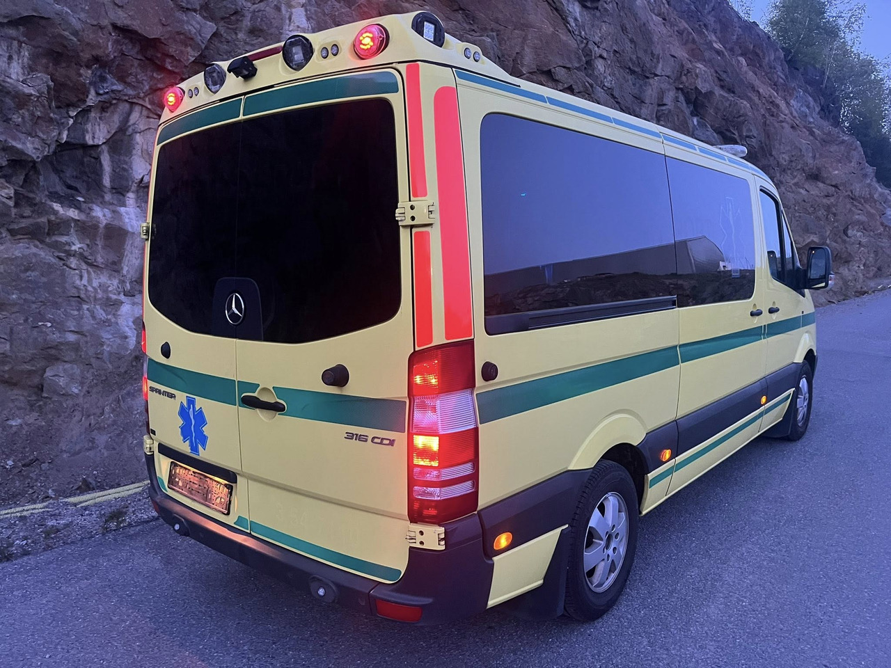 Mercedes-Benz Sprinter 316 - 2 stretcher AMBULANCE - RESERERAD !! - Ambulanssi: kuva Mercedes-Benz Sprinter 316 - 2 stretcher AMBULANCE - RESERERAD !! - Ambulanssi Mercedes-Benz Sprinter 316 - 2 stretcher AMBULANCE - RESERERAD !! - Ambulanssi: kuva Mercedes-Benz Sprinter 316 - 2 stretcher AMBULANCE - RESERERAD !! - Ambulanssi