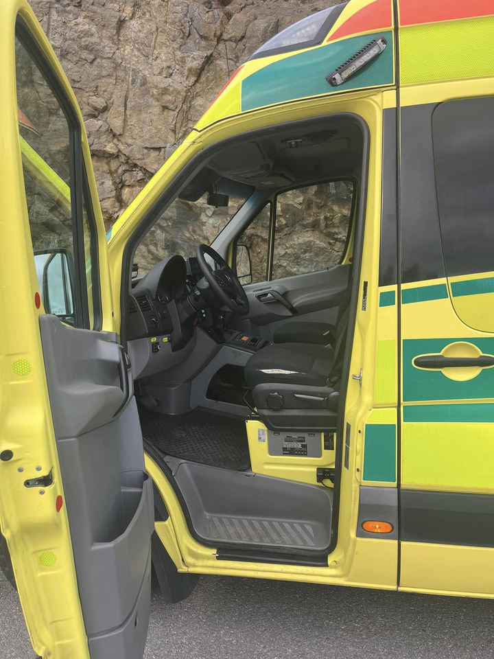Ambulanssi Mercedes-Benz Sprinter 319 - AMBULANCE / Krankenwagen: kuva Ambulanssi Mercedes-Benz Sprinter 319 - AMBULANCE / Krankenwagen