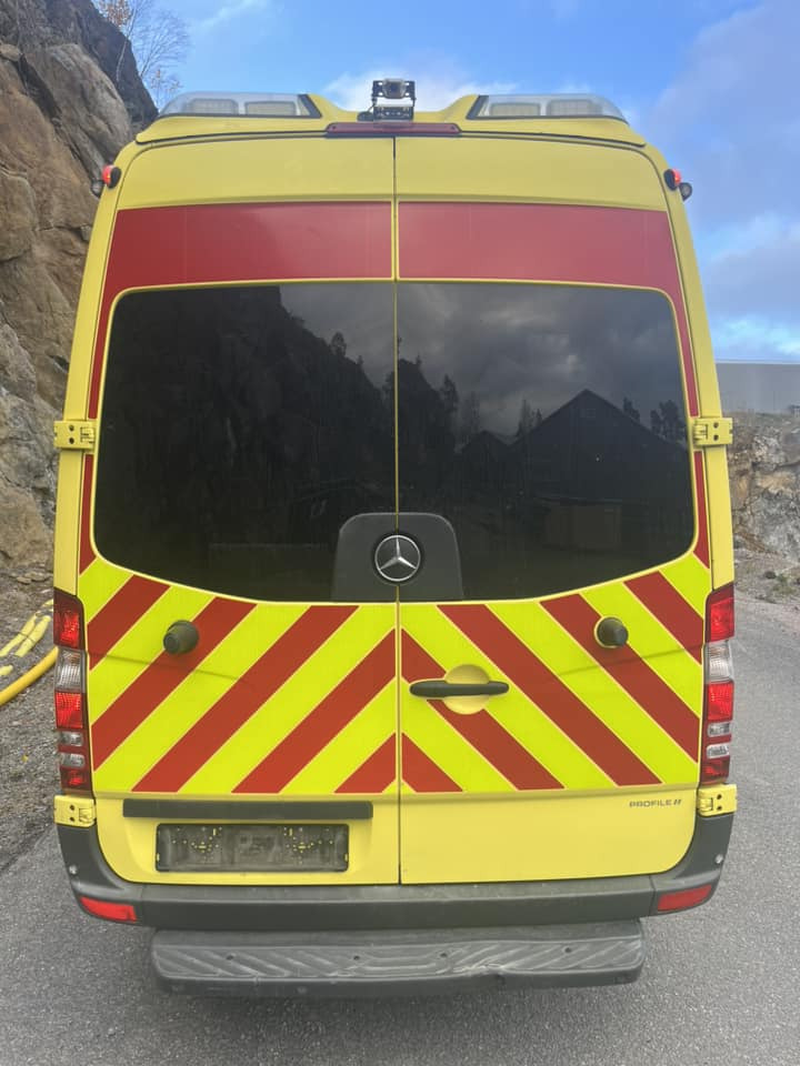 Ambulanssi Mercedes-Benz Sprinter 319 - AMBULANCE / Krankenwagen: kuva Ambulanssi Mercedes-Benz Sprinter 319 - AMBULANCE / Krankenwagen