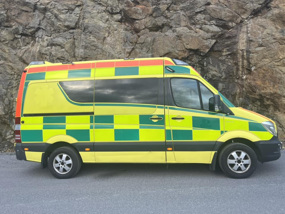 Ambulanssi Mercedes-Benz Sprinter 319 - AMBULANCE / Krankenwagen: kuva Ambulanssi Mercedes-Benz Sprinter 319 - AMBULANCE / Krankenwagen