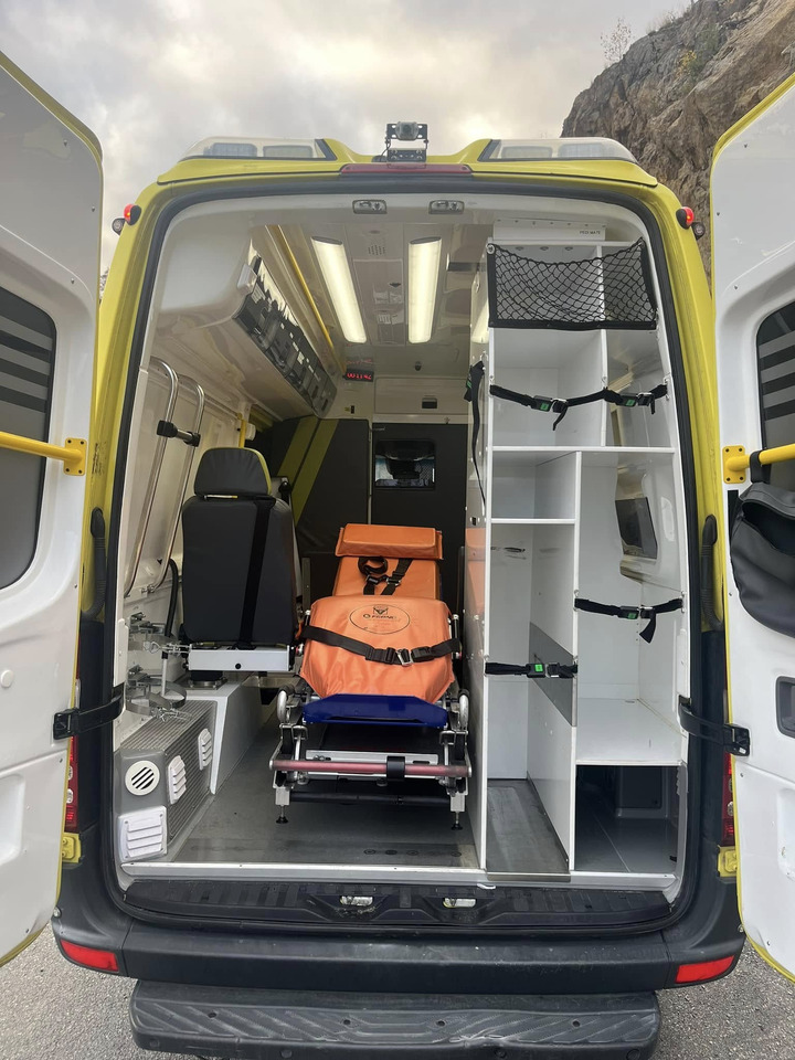 Ambulanssi Mercedes-Benz Sprinter 319 - AMBULANCE / Krankenwagen: kuva Ambulanssi Mercedes-Benz Sprinter 319 - AMBULANCE / Krankenwagen