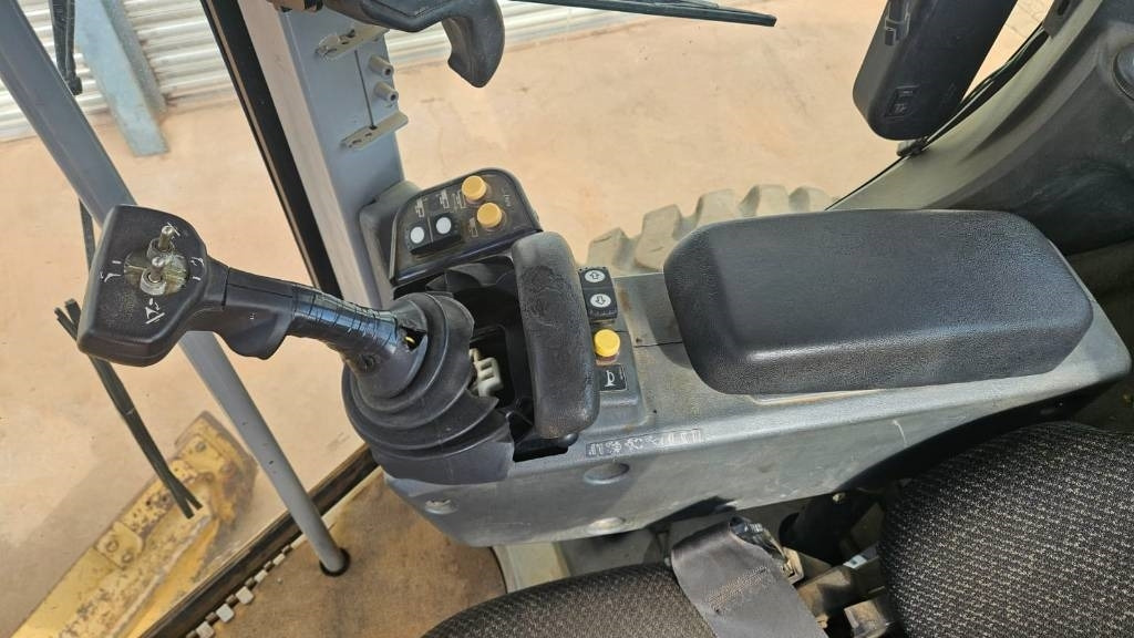 Tiehöylä CAT 140 M (CE Certified): kuva Tiehöylä CAT 140 M (CE Certified)