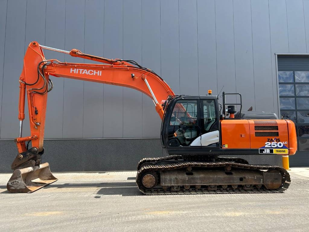 Hitachi ZX 250 LC-6 (GPS Prepared) - Telakaivukone: kuva Hitachi ZX 250 LC-6 (GPS Prepared) - Telakaivukone Hitachi ZX 250 LC-6 (GPS Prepared) - Telakaivukone: kuva Hitachi ZX 250 LC-6 (GPS Prepared) - Telakaivukone