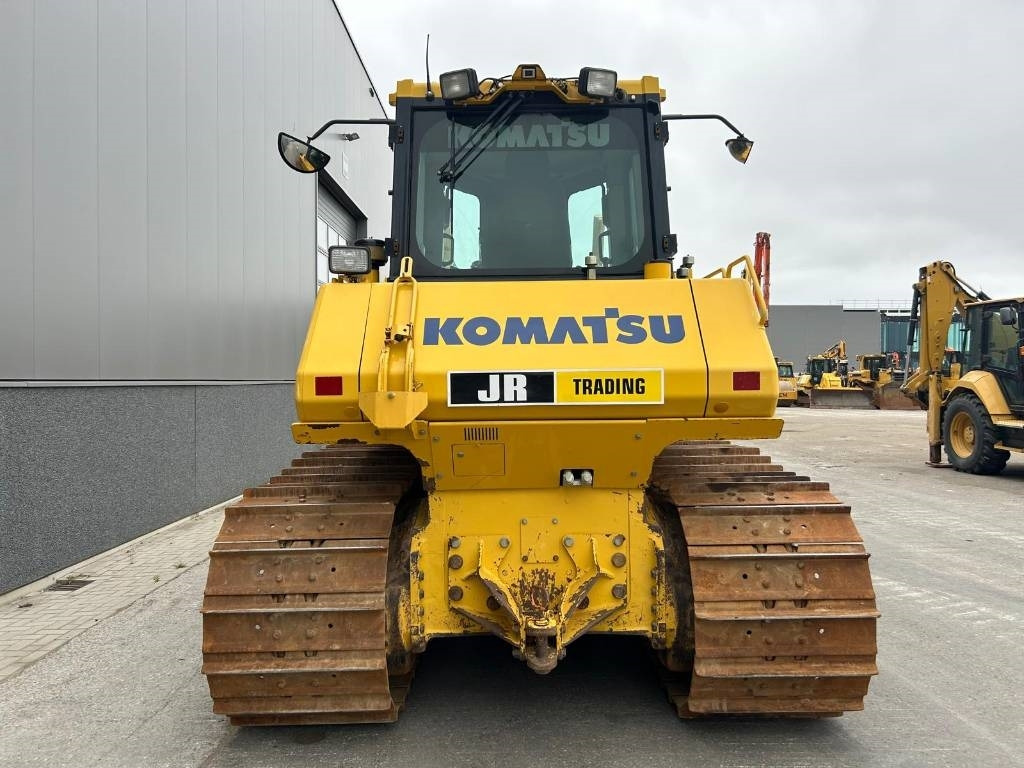 Komatsu D 65 WX-18 - Puskutraktori: kuva Komatsu D 65 WX-18 - Puskutraktori Komatsu D 65 WX-18 - Puskutraktori: kuva Komatsu D 65 WX-18 - Puskutraktori