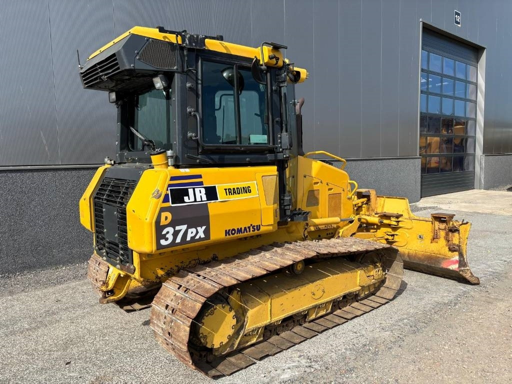 Komatsu D37 PX-23 - Puskutraktori: kuva Komatsu D37 PX-23 - Puskutraktori Komatsu D37 PX-23 - Puskutraktori: kuva Komatsu D37 PX-23 - Puskutraktori