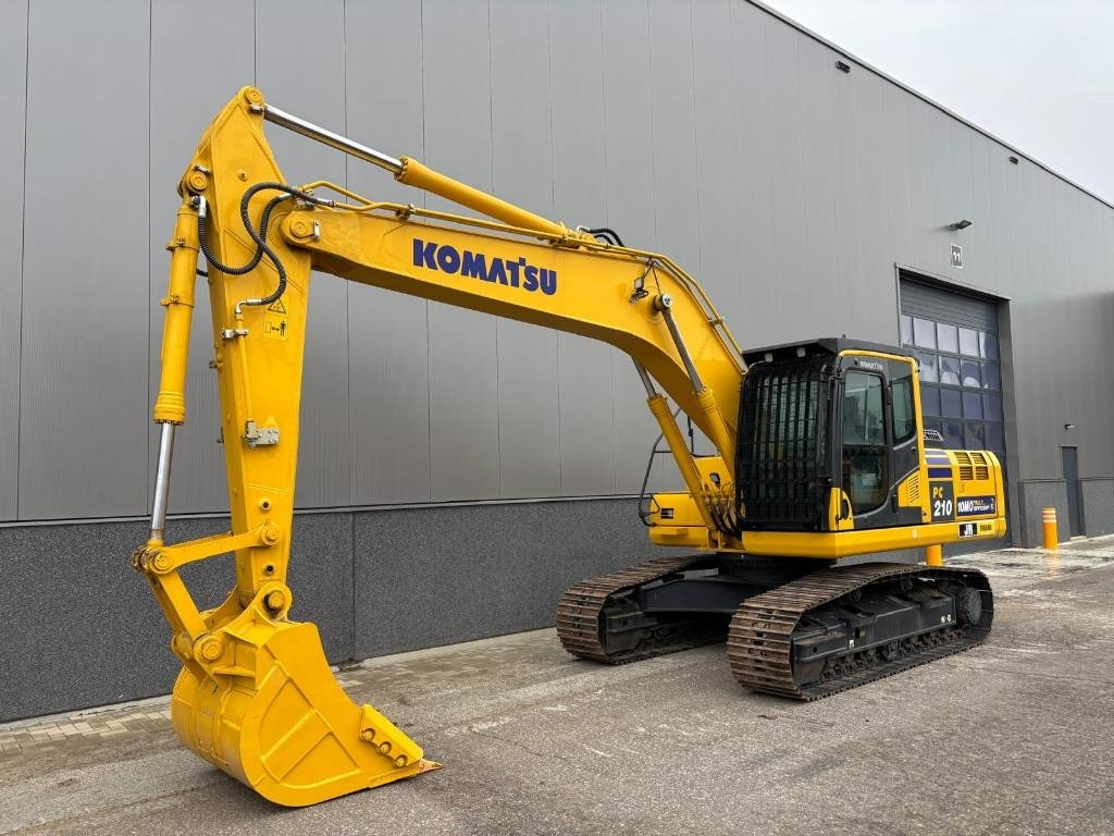 Komatsu PC 210-10M0 - Telakaivukone: kuva Komatsu PC 210-10M0 - Telakaivukone Komatsu PC 210-10M0 - Telakaivukone: kuva Komatsu PC 210-10M0 - Telakaivukone