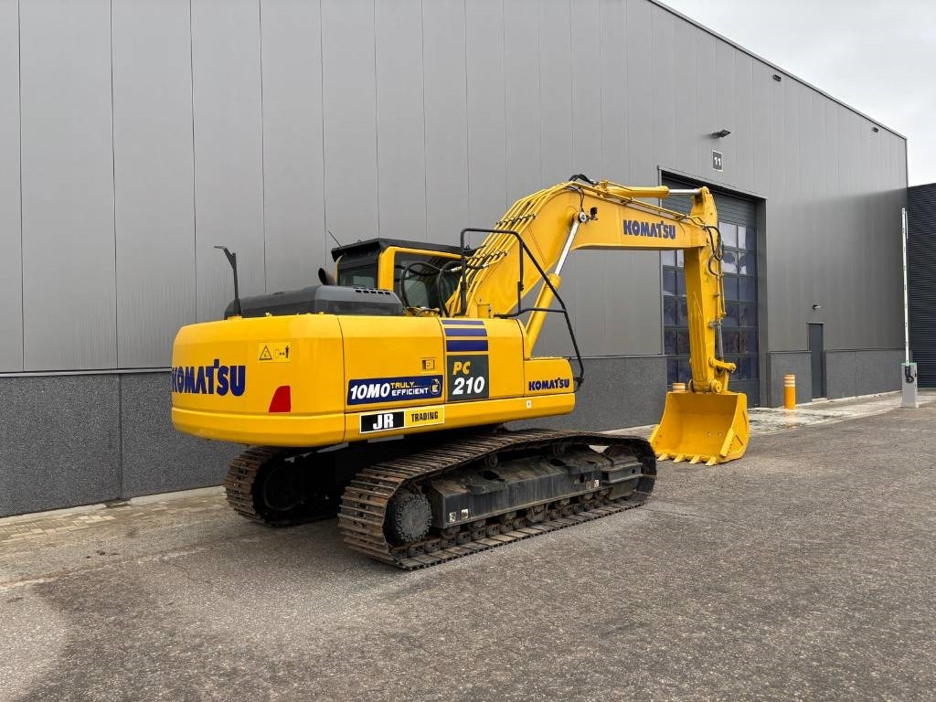 Komatsu PC 210-10M0 - Telakaivukone: kuva Komatsu PC 210-10M0 - Telakaivukone Komatsu PC 210-10M0 - Telakaivukone: kuva Komatsu PC 210-10M0 - Telakaivukone