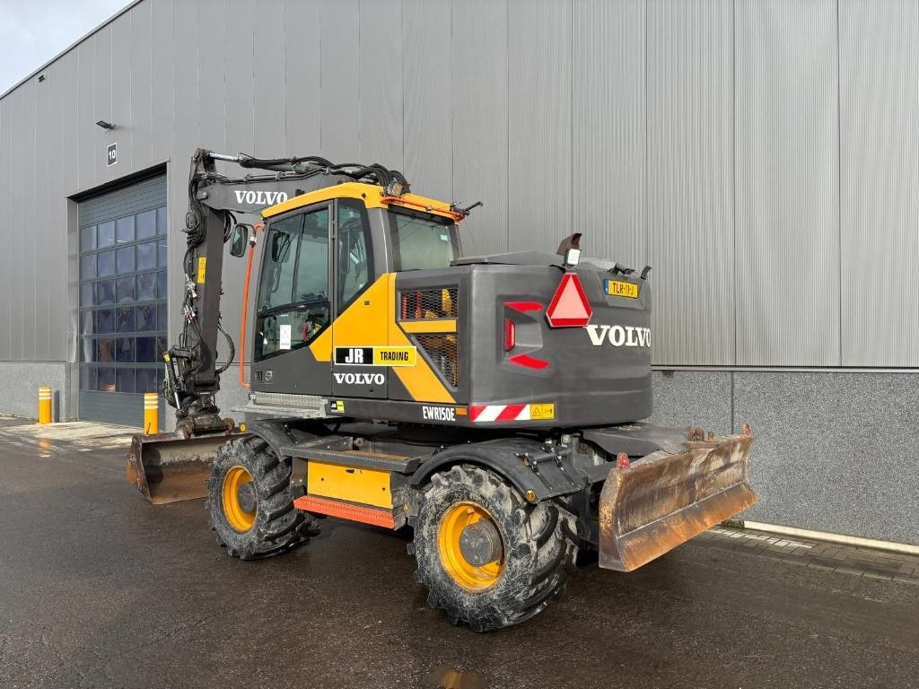 Volvo EWR 150 E (Under Preparation) - Pyöräalustainen kaivinkone: kuva Volvo EWR 150 E (Under Preparation) - Pyöräalustainen kaivinkone Volvo EWR 150 E (Under Preparation) - Pyöräalustainen kaivinkone: kuva Volvo EWR 150 E (Under Preparation) - Pyöräalustainen kaivinkone