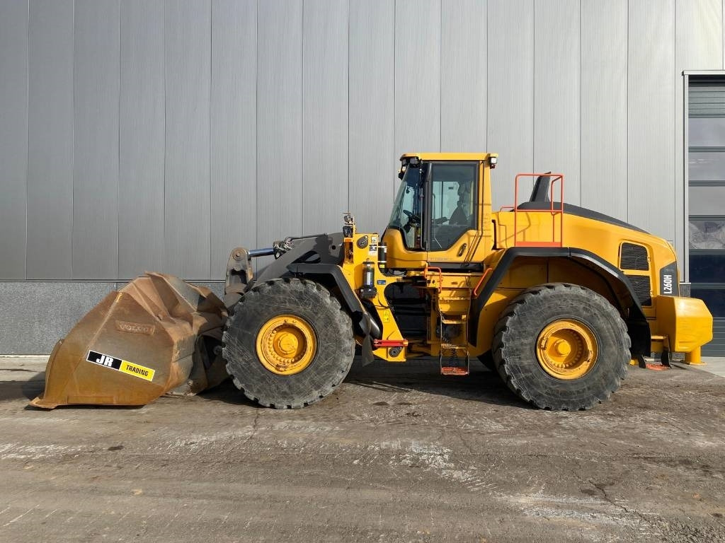 Volvo L 260 H (CDC + BSS) - Pyöräkuormaaja: kuva Volvo L 260 H (CDC + BSS) - Pyöräkuormaaja Volvo L 260 H (CDC + BSS) - Pyöräkuormaaja: kuva Volvo L 260 H (CDC + BSS) - Pyöräkuormaaja