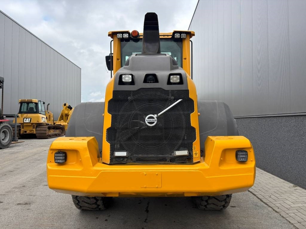 Volvo L 90 H (High tip + New tires) - Pyöräkuormaaja: kuva Volvo L 90 H (High tip + New tires) - Pyöräkuormaaja Volvo L 90 H (High tip + New tires) - Pyöräkuormaaja: kuva Volvo L 90 H (High tip + New tires) - Pyöräkuormaaja