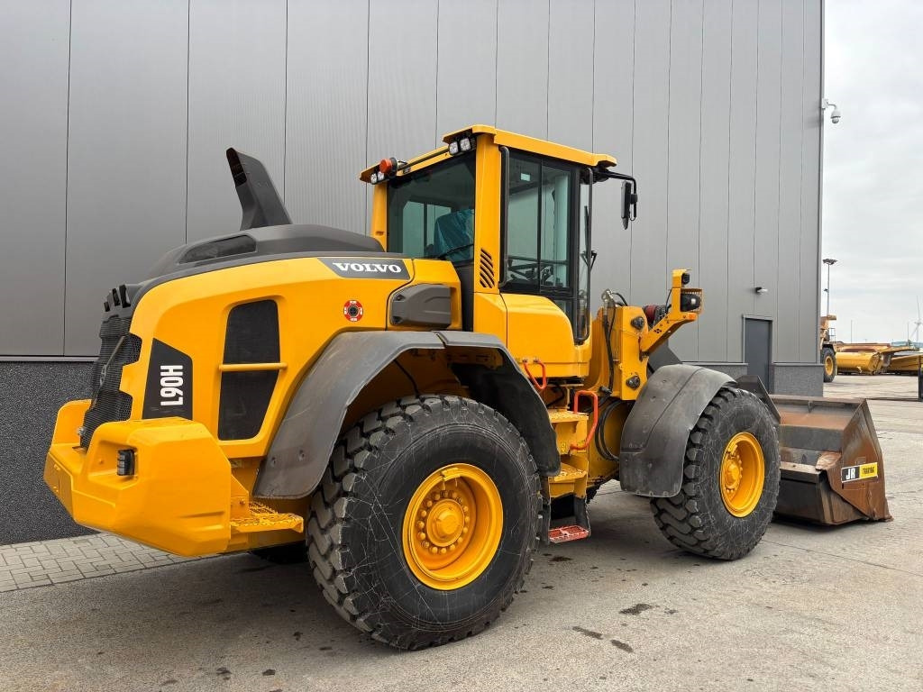 Volvo L 90 H (High tip + New tires) - Pyöräkuormaaja: kuva Volvo L 90 H (High tip + New tires) - Pyöräkuormaaja Volvo L 90 H (High tip + New tires) - Pyöräkuormaaja: kuva Volvo L 90 H (High tip + New tires) - Pyöräkuormaaja