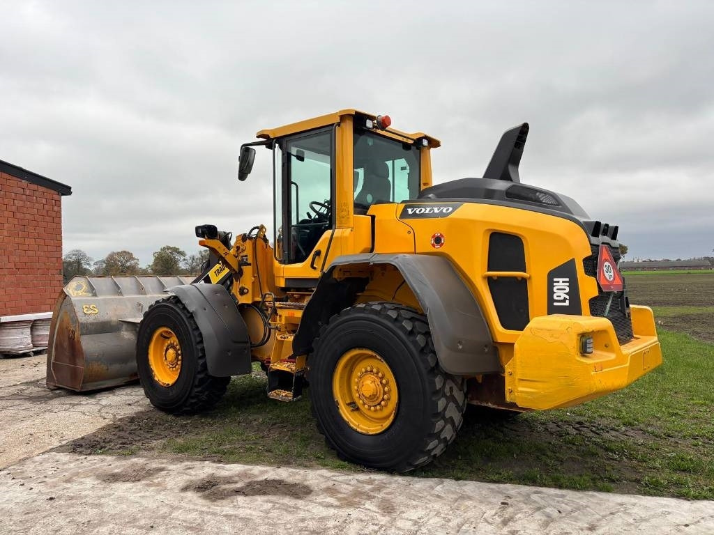 Volvo L 90 H (On Transport)  - Pyöräkuormaaja: kuva Volvo L 90 H (On Transport)  - Pyöräkuormaaja Volvo L 90 H (On Transport)  - Pyöräkuormaaja: kuva Volvo L 90 H (On Transport)  - Pyöräkuormaaja