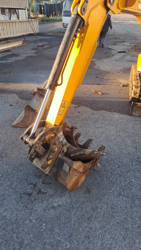 JCB 18 Z 1 - Minikuormaaja: kuva JCB 18 Z 1 - Minikuormaaja JCB 18 Z 1 - Minikuormaaja: kuva JCB 18 Z 1 - Minikuormaaja