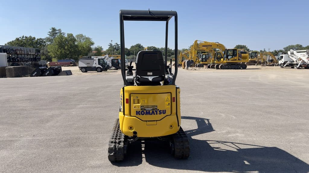 Komatsu PC16 R-3 HS - Minikuormaaja: kuva Komatsu PC16 R-3 HS - Minikuormaaja Komatsu PC16 R-3 HS - Minikuormaaja: kuva Komatsu PC16 R-3 HS - Minikuormaaja