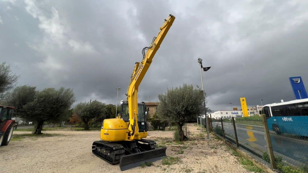 Komatsu PC80 MR-5 - Minikuormaaja: kuva Komatsu PC80 MR-5 - Minikuormaaja Komatsu PC80 MR-5 - Minikuormaaja: kuva Komatsu PC80 MR-5 - Minikuormaaja