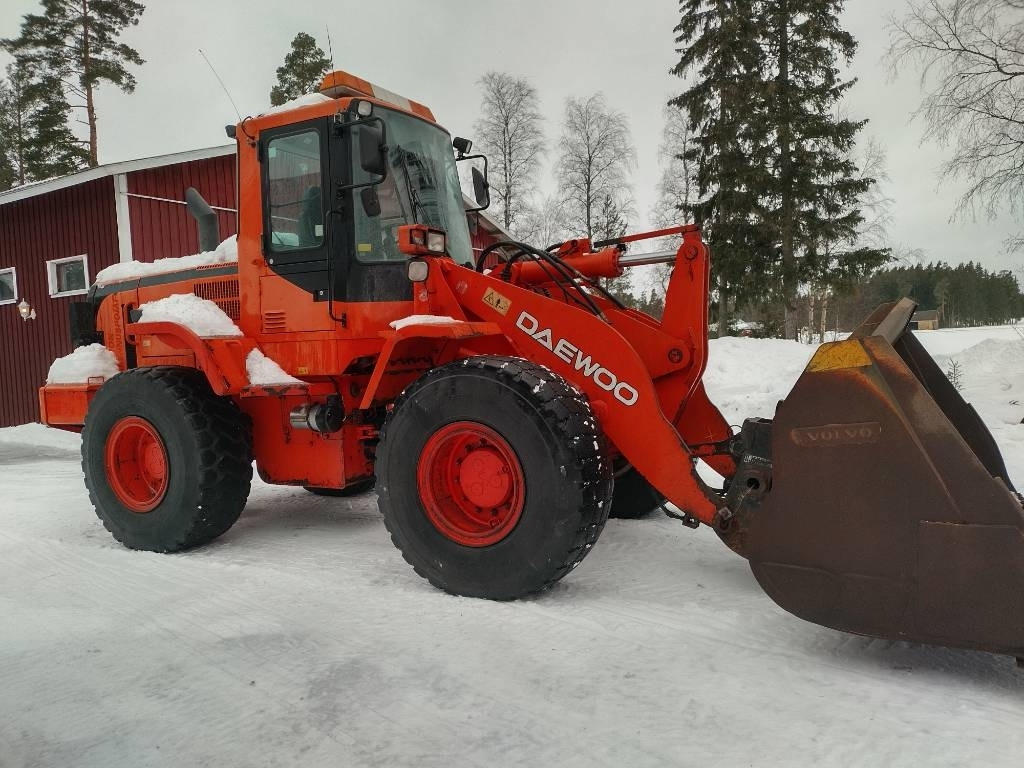 Daewoo 200-V Mega - Pyöräkuormaaja: kuva Daewoo 200-V Mega - Pyöräkuormaaja Daewoo 200-V Mega - Pyöräkuormaaja: kuva Daewoo 200-V Mega - Pyöräkuormaaja