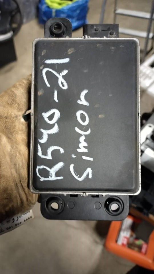 Scania Etäisyys tutka radar - Sähköjärjestelmä - Kuorma-auto: kuva Scania Etäisyys tutka radar - Sähköjärjestelmä - Kuorma-auto Scania Etäisyys tutka radar - Sähköjärjestelmä - Kuorma-auto: kuva Scania Etäisyys tutka radar - Sähköjärjestelmä - Kuorma-auto