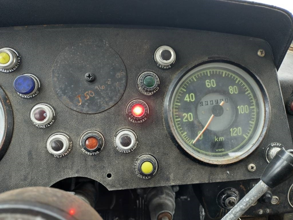 Lava-kuorma-auto Sisu Karhu rahtilava ja ulosotto: kuva Lava-kuorma-auto Sisu Karhu rahtilava ja ulosotto