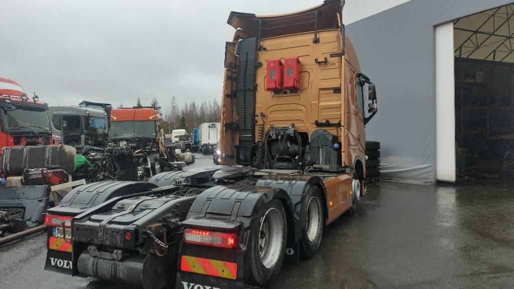 Volvo FH13 6x2 täysilmaveturi - Vetopöytäauto: kuva Volvo FH13 6x2 täysilmaveturi - Vetopöytäauto Volvo FH13 6x2 täysilmaveturi - Vetopöytäauto: kuva Volvo FH13 6x2 täysilmaveturi - Vetopöytäauto
