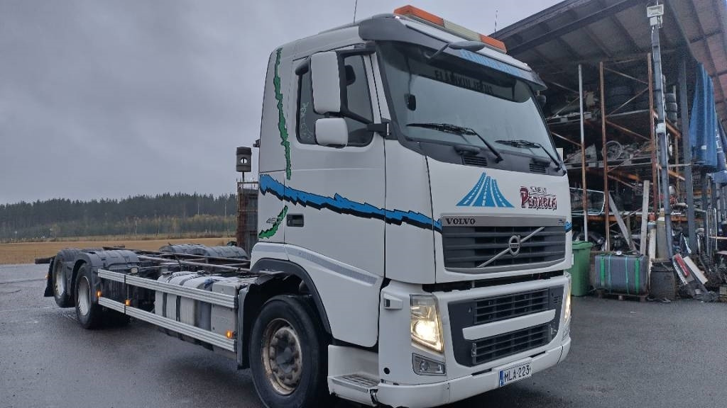 Volvo FH13 6x2 alusta, manuaalivaihteisto  - Kuorma-auto alusta: kuva Volvo FH13 6x2 alusta, manuaalivaihteisto  - Kuorma-auto alusta Volvo FH13 6x2 alusta, manuaalivaihteisto  - Kuorma-auto alusta: kuva Volvo FH13 6x2 alusta, manuaalivaihteisto  - Kuorma-auto alusta