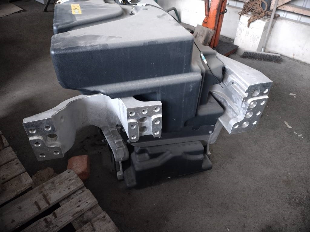 Volvo Polttoaine tankki 2+2 - Runko/ Alusta - Kuorma-auto: kuva Volvo Polttoaine tankki 2+2 - Runko/ Alusta - Kuorma-auto Volvo Polttoaine tankki 2+2 - Runko/ Alusta - Kuorma-auto: kuva Volvo Polttoaine tankki 2+2 - Runko/ Alusta - Kuorma-auto