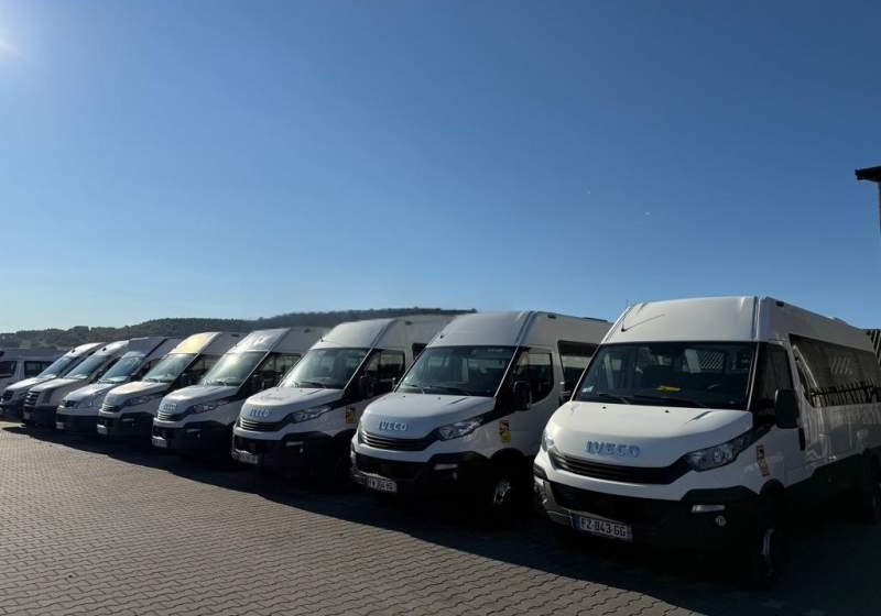 Iveco DAILY / CRAFTER / SPRINTER / WING / 23 MIEJSCA - Minibussi, Pikkubussi: kuva Iveco DAILY / CRAFTER / SPRINTER / WING / 23 MIEJSCA - Minibussi, Pikkubussi Iveco DAILY / CRAFTER / SPRINTER / WING / 23 MIEJSCA - Minibussi, Pikkubussi: kuva Iveco DAILY / CRAFTER / SPRINTER / WING / 23 MIEJSCA - Minibussi, Pikkubussi