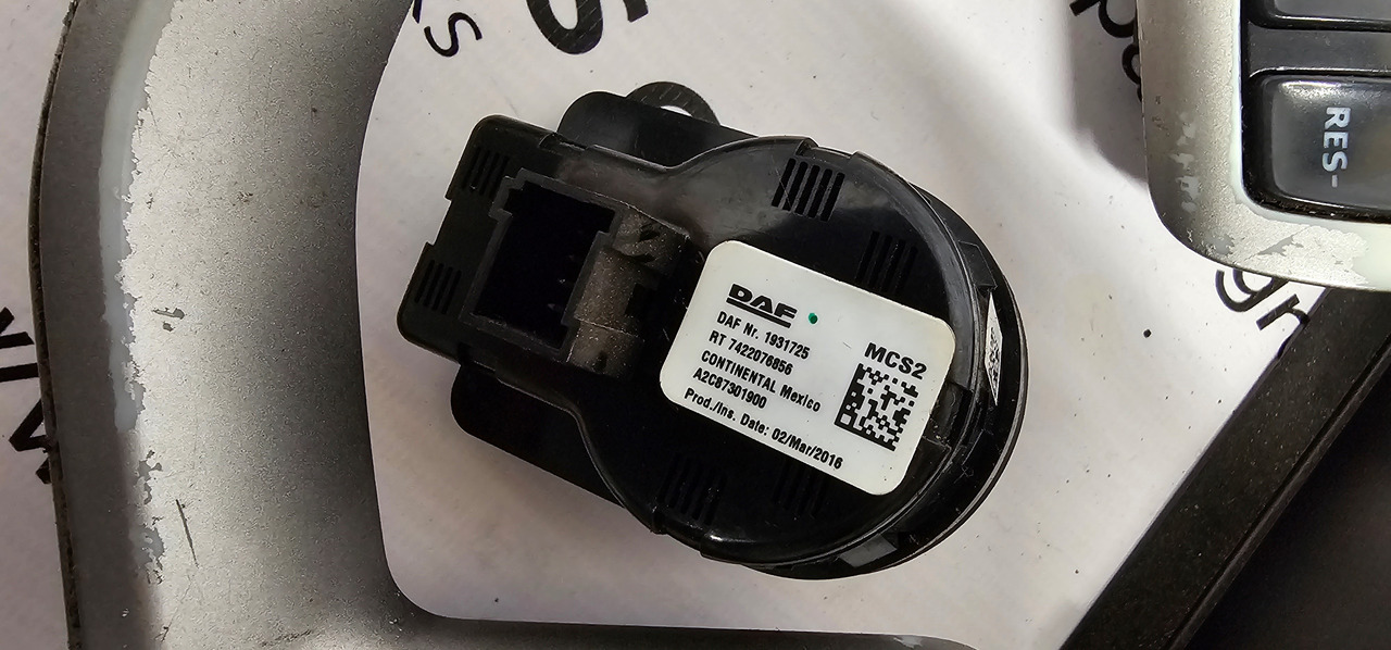 DAF DAF XF, CF, XF106 emission buttons set, control units, light control switch, voltage converter 1726282, 0657561, 1931725, 2151452, 2162812, 1368354, 1726283, 1316300, 1235163, 1368353, 1726283 - Ohjainyksikkö: kuva DAF DAF XF, CF, XF106 emission buttons set, control units, light control switch, voltage converter 1726282, 0657561, 1931725, 2151452, 2162812, 1368354, 1726283, 1316300, 1235163, 1368353, 1726283 - Ohjainyksikkö DAF DAF XF, CF, XF106 emission buttons set, control units, light control switch, voltage converter 1726282, 0657561, 1931725, 2151452, 2162812, 1368354, 1726283, 1316300, 1235163, 1368353, 1726283 - Ohjainyksikkö: kuva DAF DAF XF, CF, XF106 emission buttons set, control units, light control switch, voltage converter 1726282, 0657561, 1931725, 2151452, 2162812, 1368354, 1726283, 1316300, 1235163, 1368353, 1726283 - Ohjainyksikkö